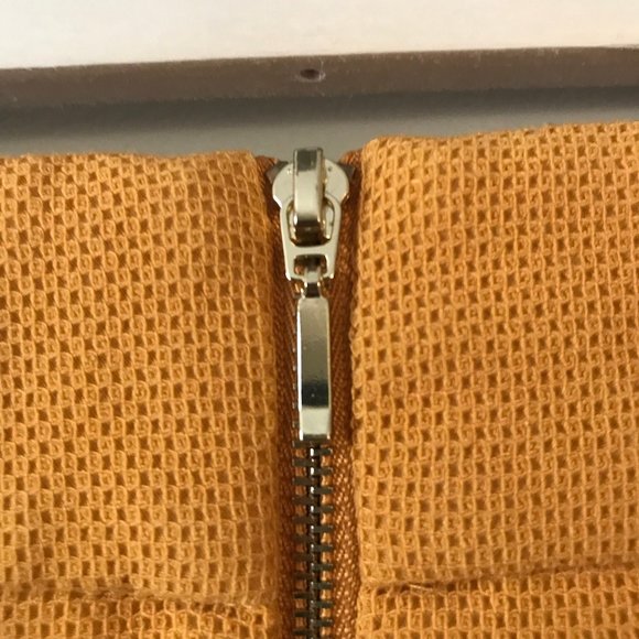 Mustard mini skirt with gold buttons - Picture 6 of 8